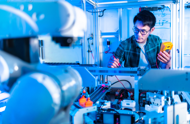 61 команда из 14 университетов ОАЭ примет участие во втором конкурсе Emirates Robotics Competition