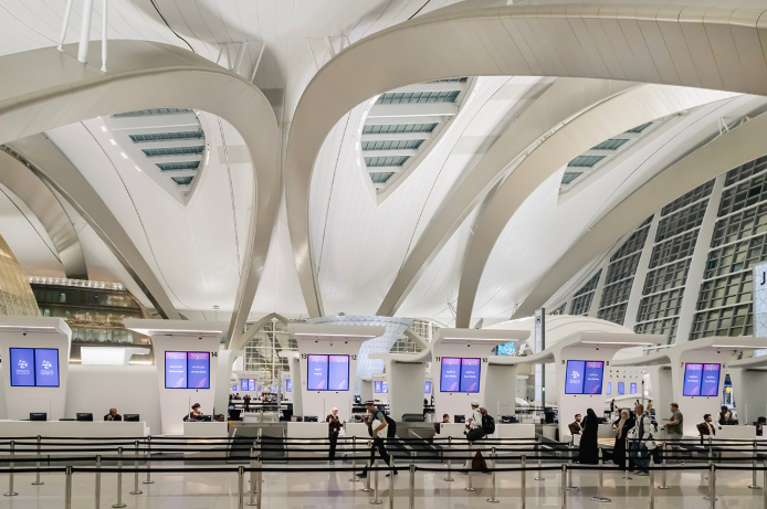 Аэропорты Абу-Даби обслужили 8,5 миллиона пассажиров в третьем квартале 2025 года